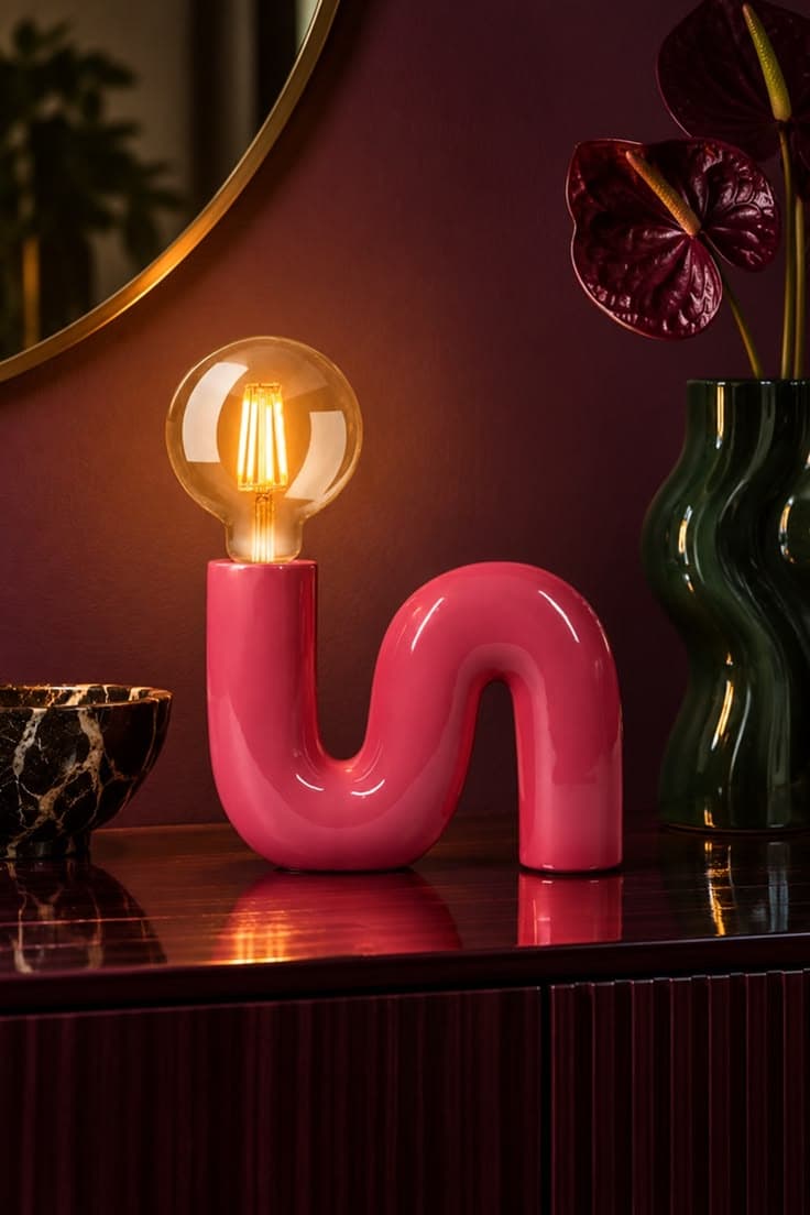 Lampe magenta sculpturale