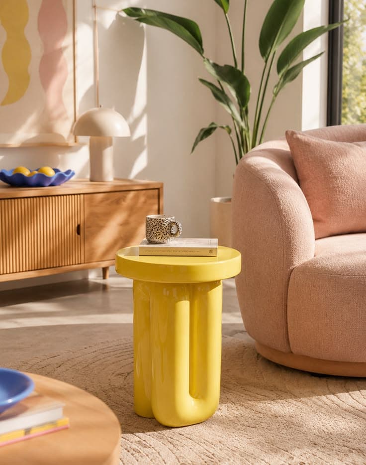 Table d'appoint sculpturale jaune