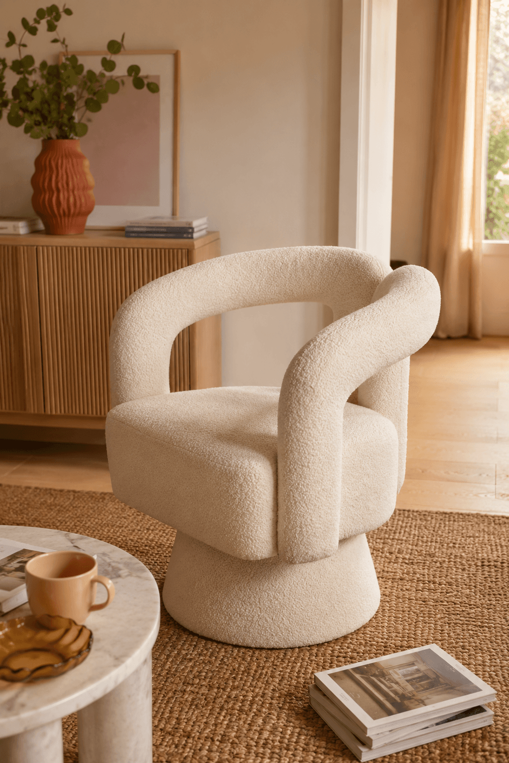 Fauteuil pivotant bouclé beige