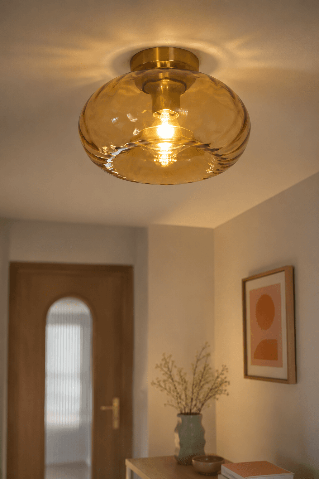 Plafonnier doré en verre ambré
