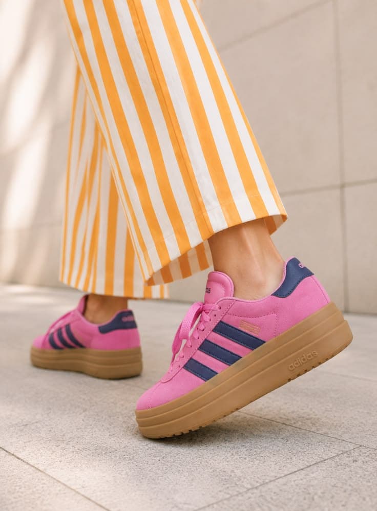 Baskets adidas roses à semelle gomme